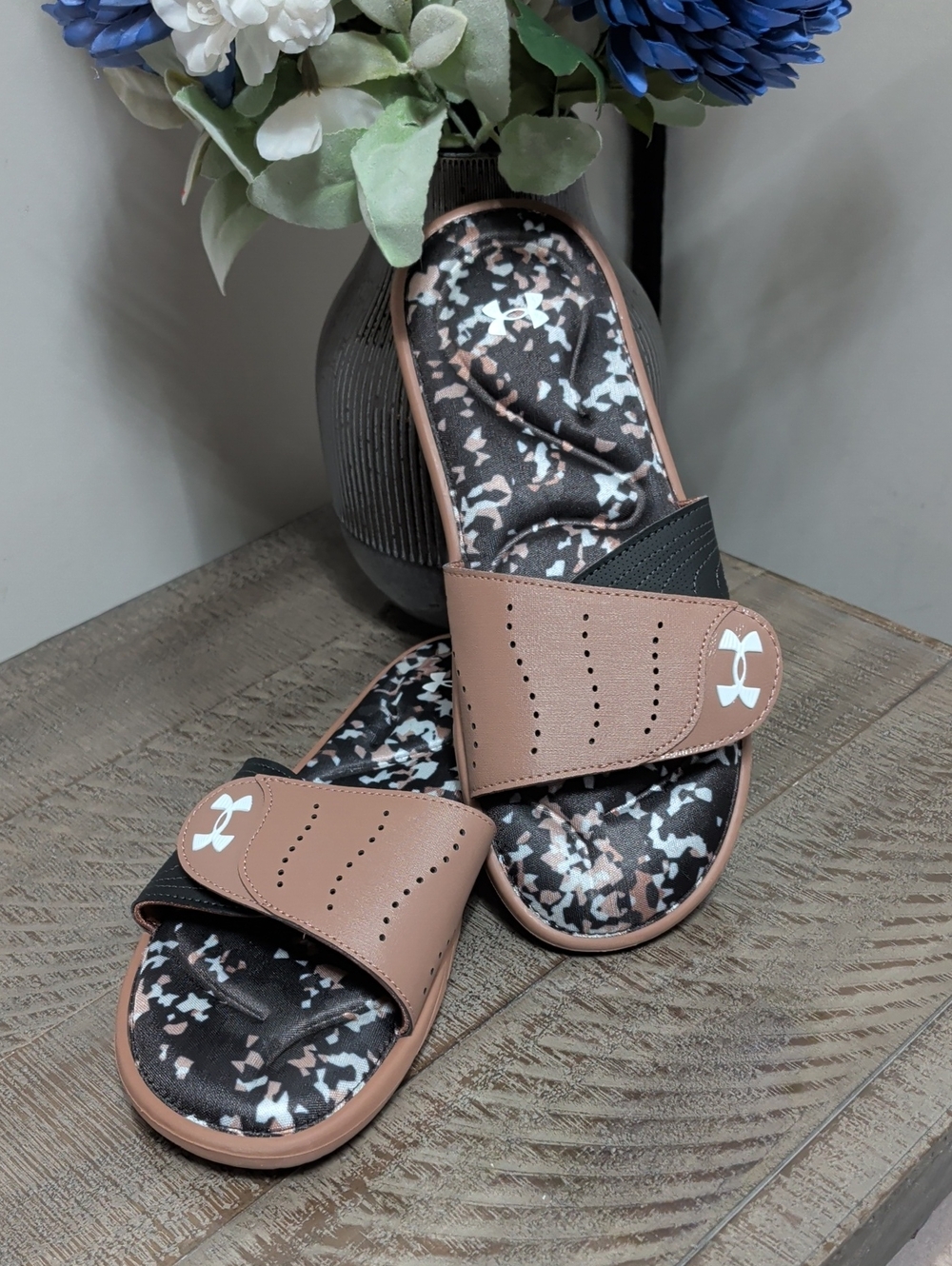 Under Armour Ignite Pro Graphic Slides NWOT